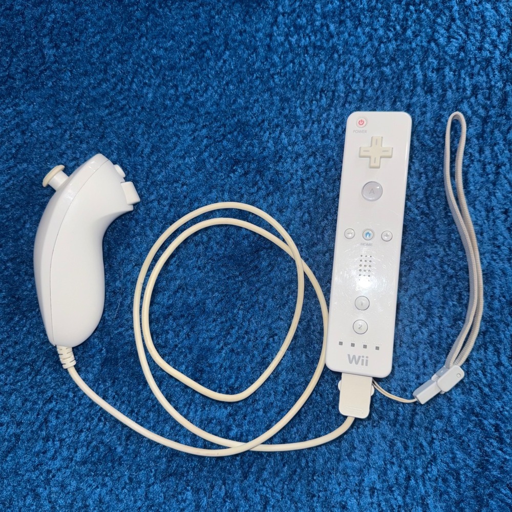 Nintendo Wii Remote and Nunchuk Controller Set White with Strap (RVL-003 & 004)